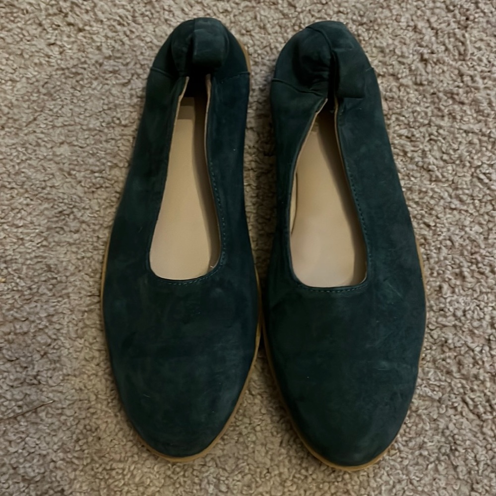 Sseko Designs Cloud flat in agave suede